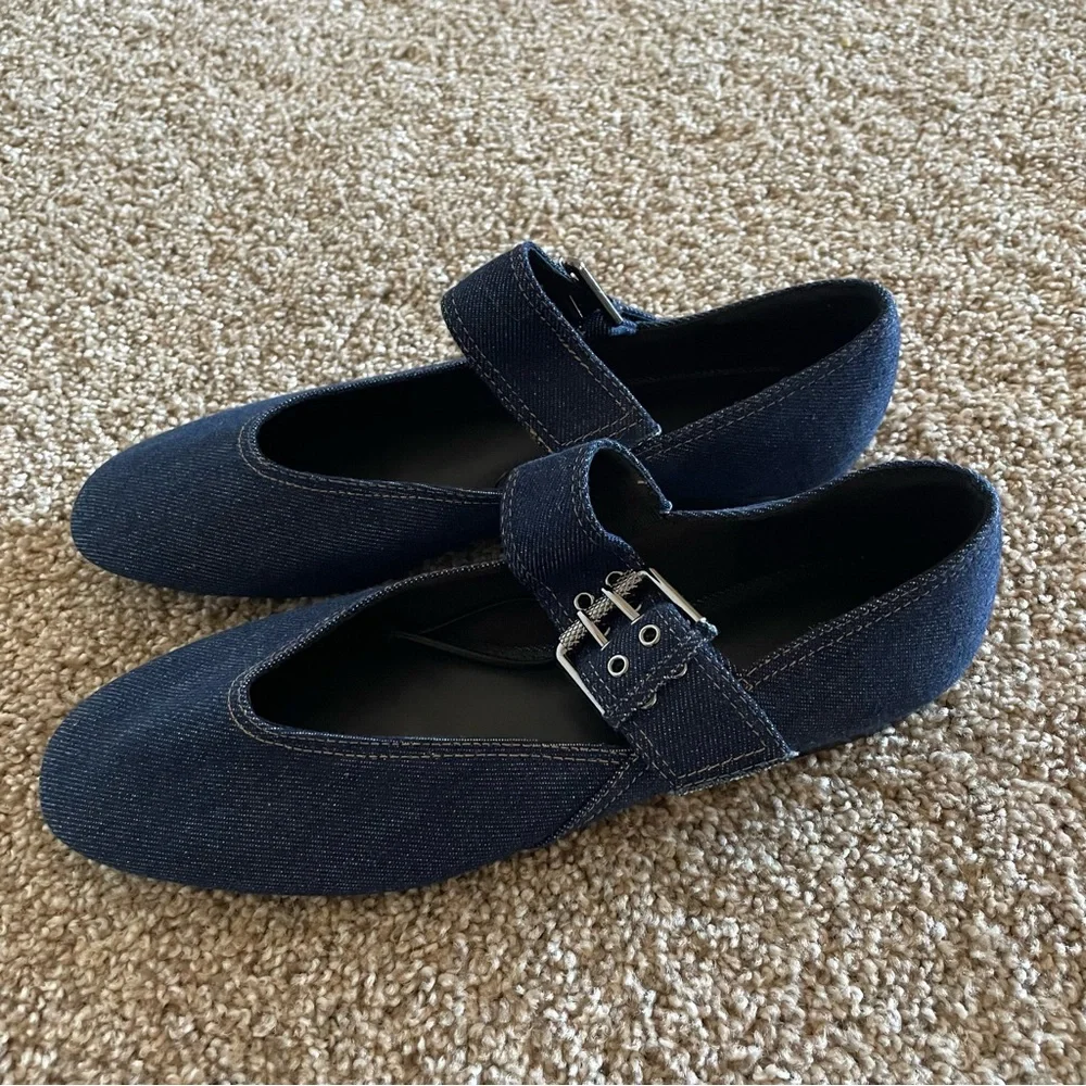 Zara Mary Jane Denim Flats Women’s 10 Blue Dark Wash
Minimalist Chic Everyday - Picture 8 of 16